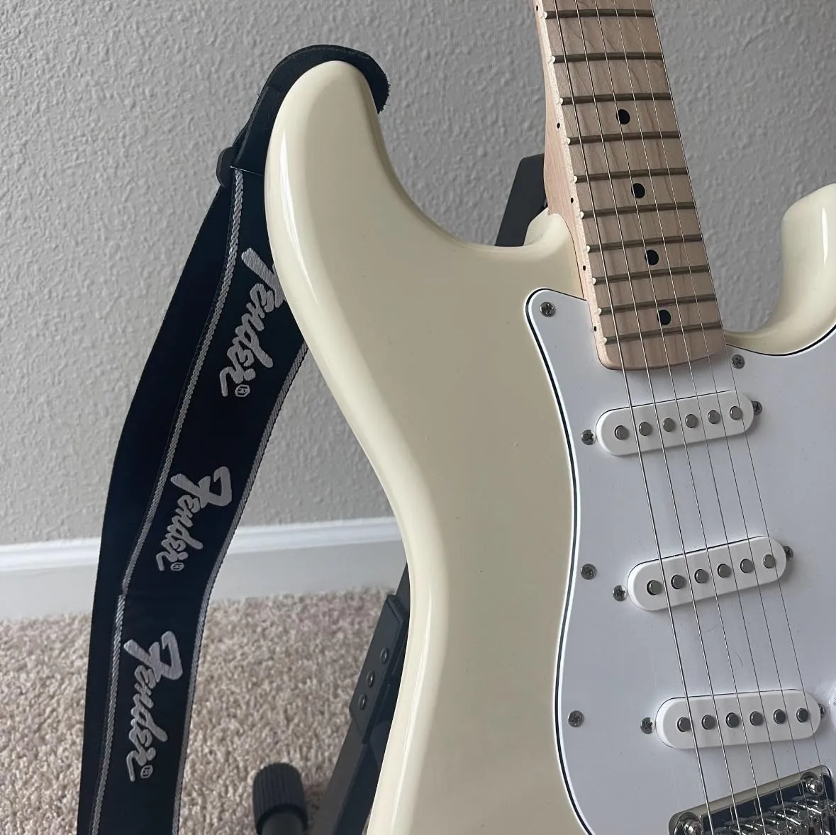 Fender Running Logo tracolla chitarra 2" nera