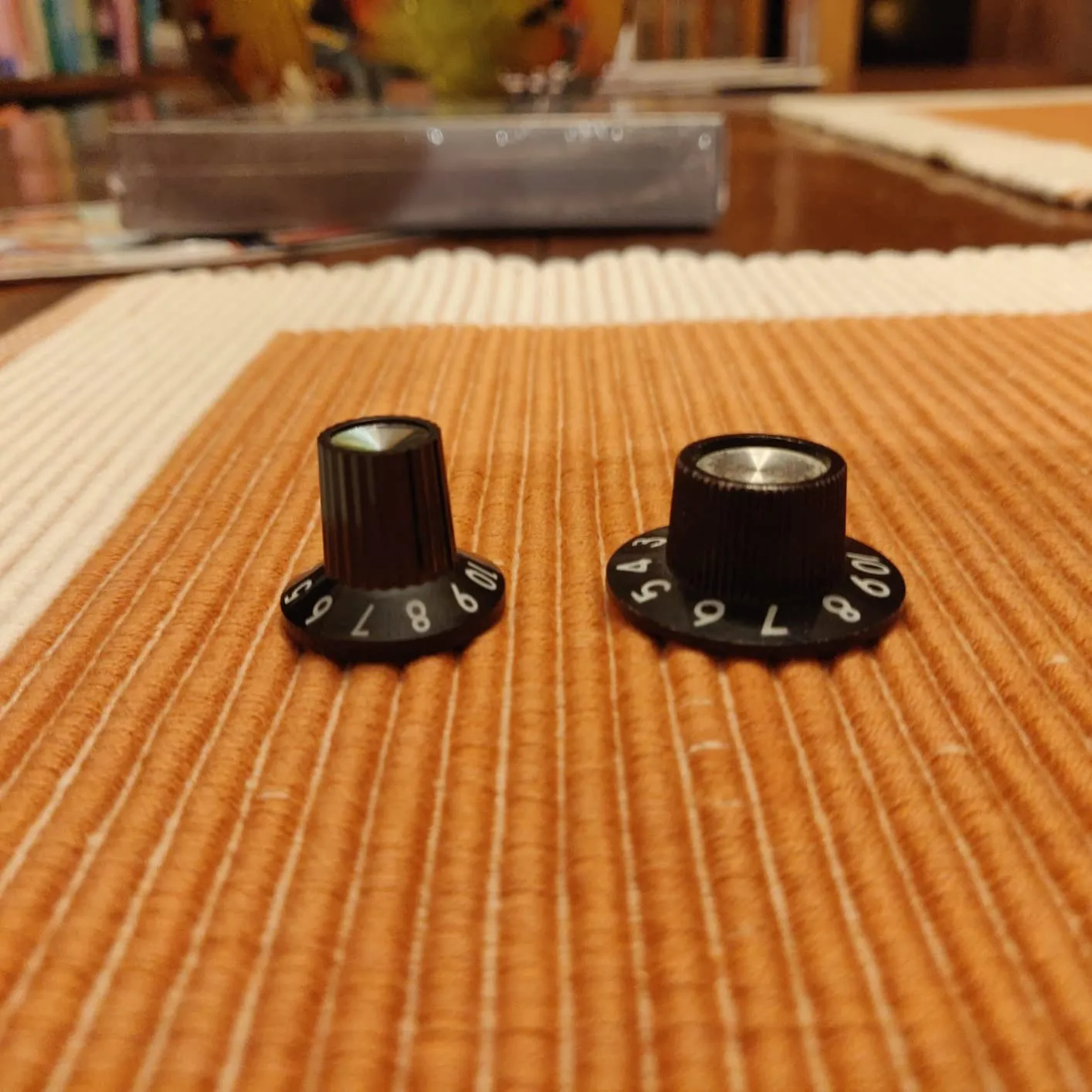 Fender manopole ampli nere 1-10 set 4 pezzi con disco argento