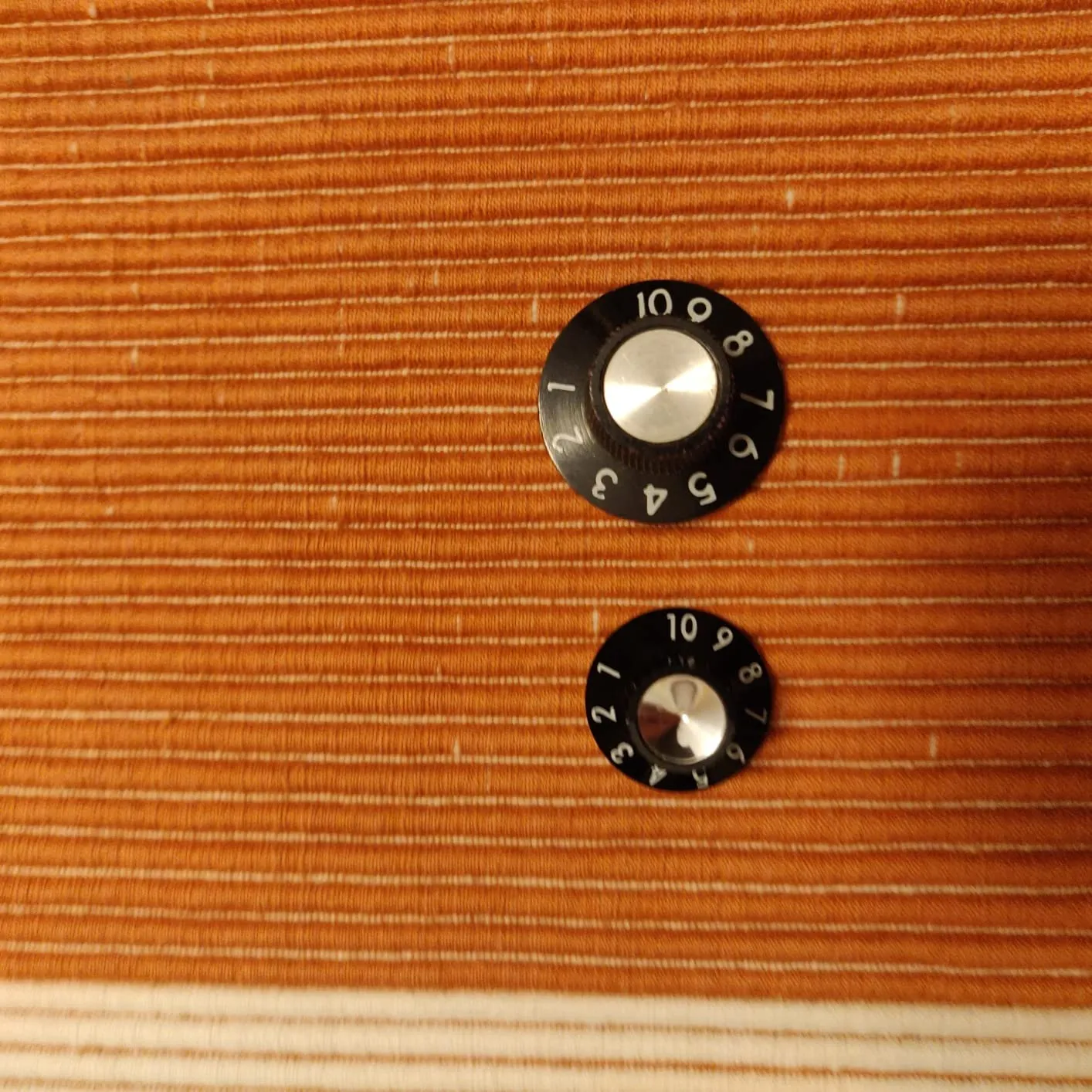 Fender manopole ampli nere 1-10 set 4 pezzi con disco argento