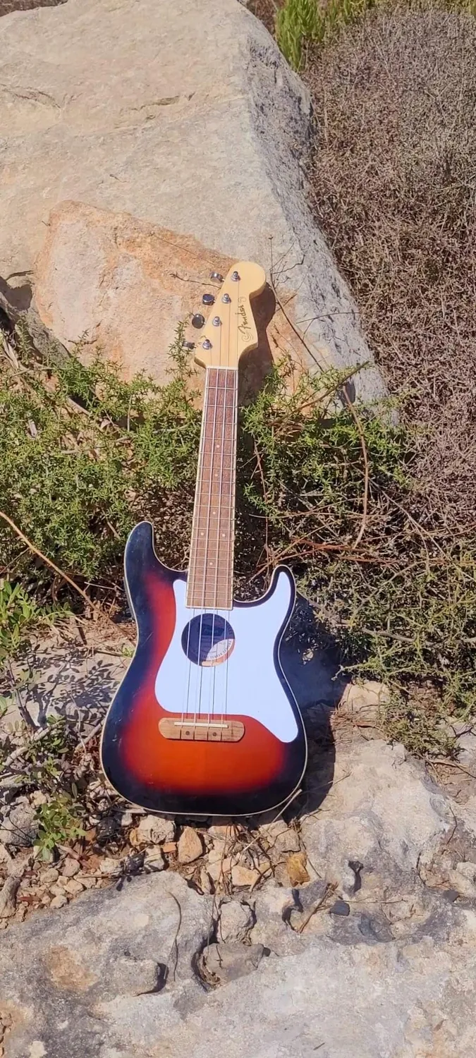 Fender Fullerton Tele Uke Ukulele Sunburst 2 Colori
