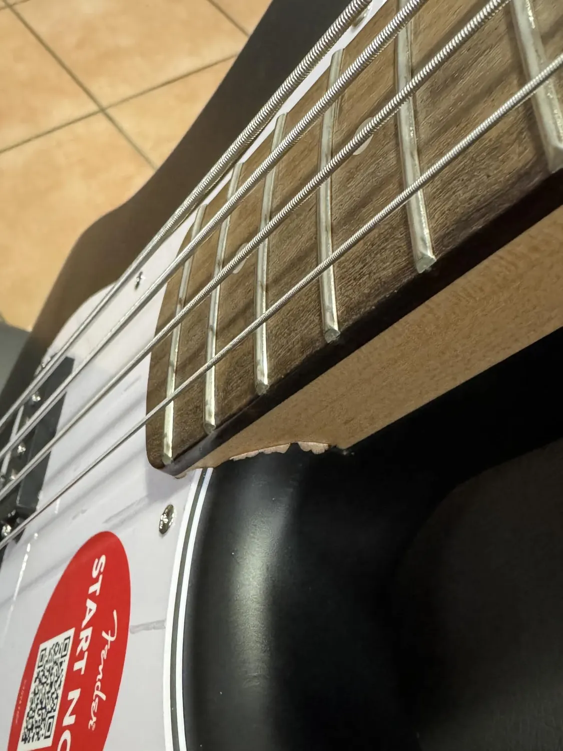 Squier Debut Precision Bass basso elettrico nero principianti