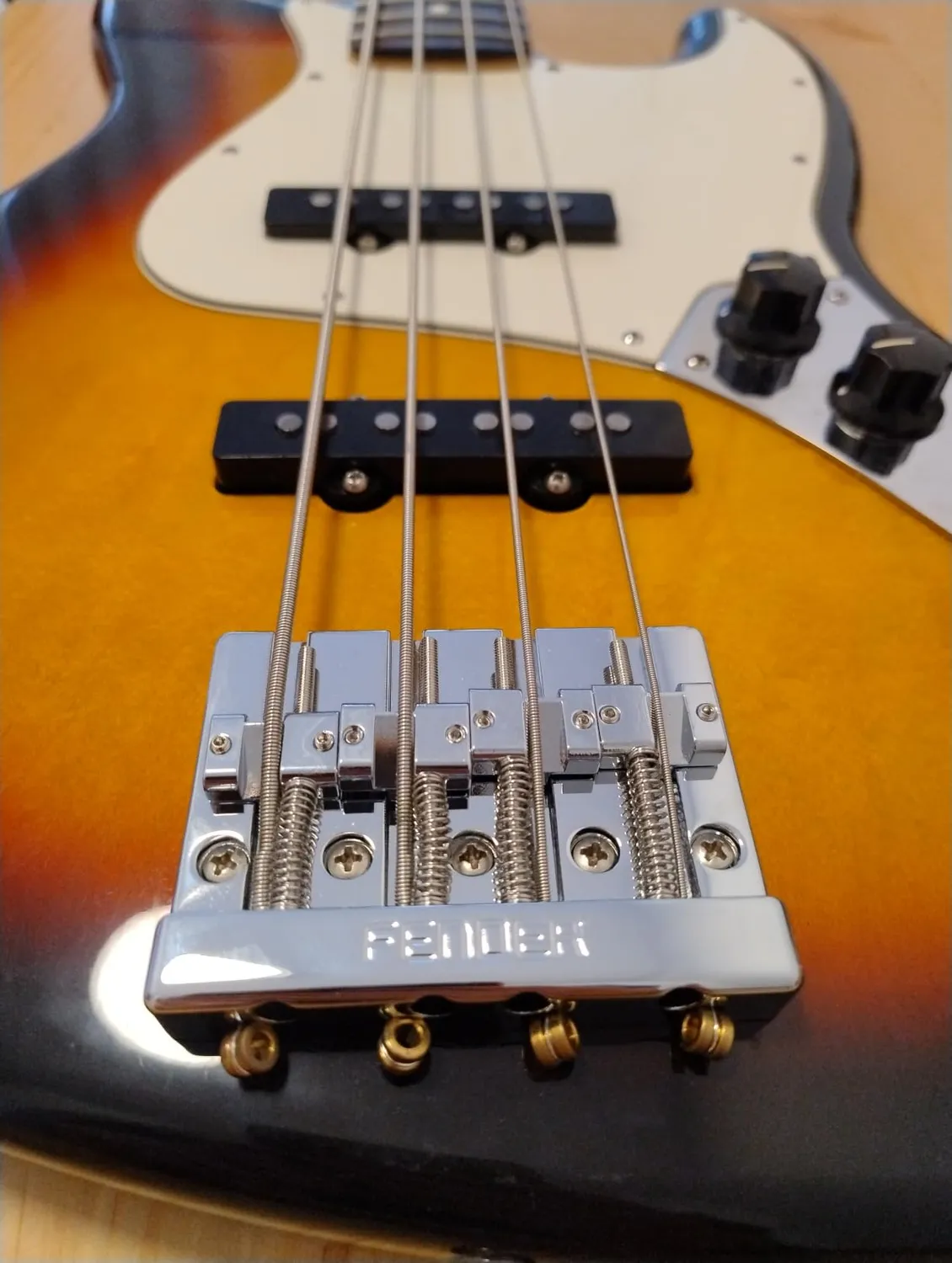 Fender HiMass Ponte Basso 4 Corde Ottone Cromato