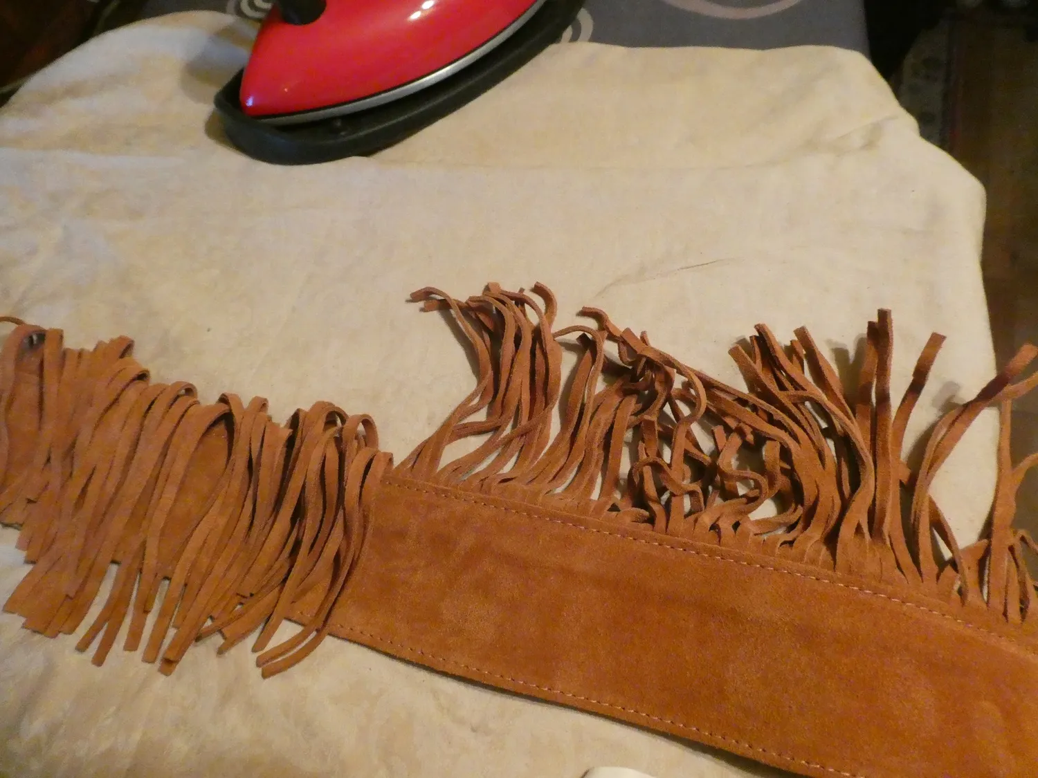 Fender Suede Fringe tracolla chitarra naturale scamosciata
