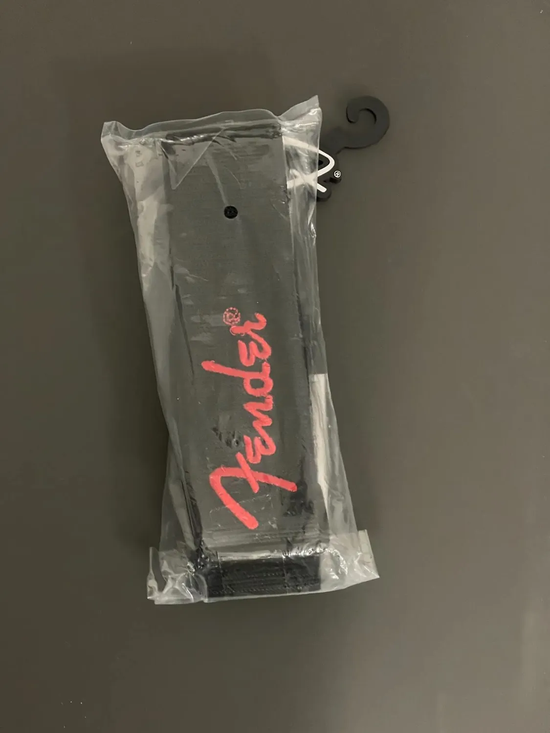 Fender Logo tracolla chitarra 2" nera rossa portaplettri