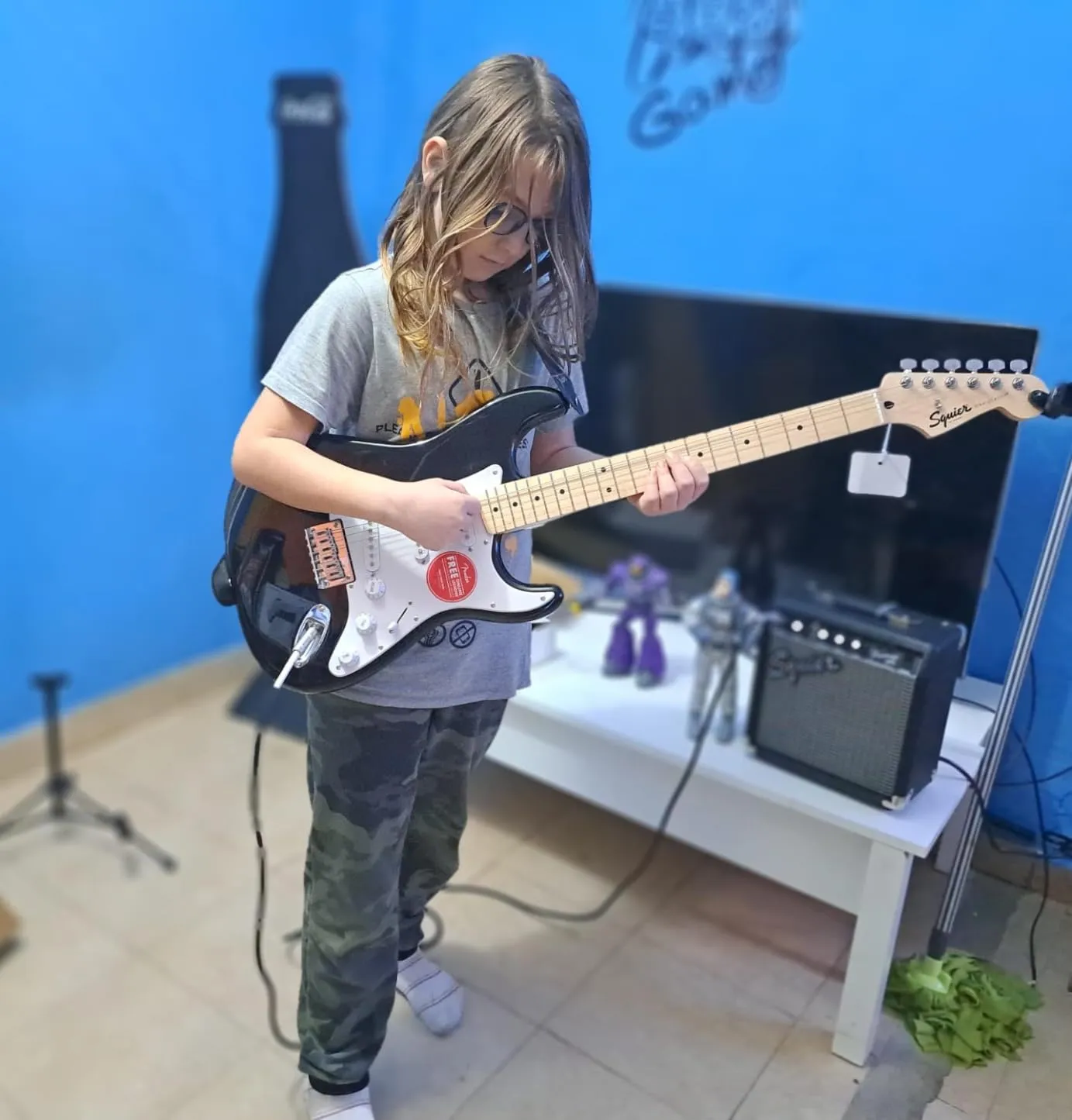 Squier Strat kit chitarra elettrica SSS + Frontman 10G