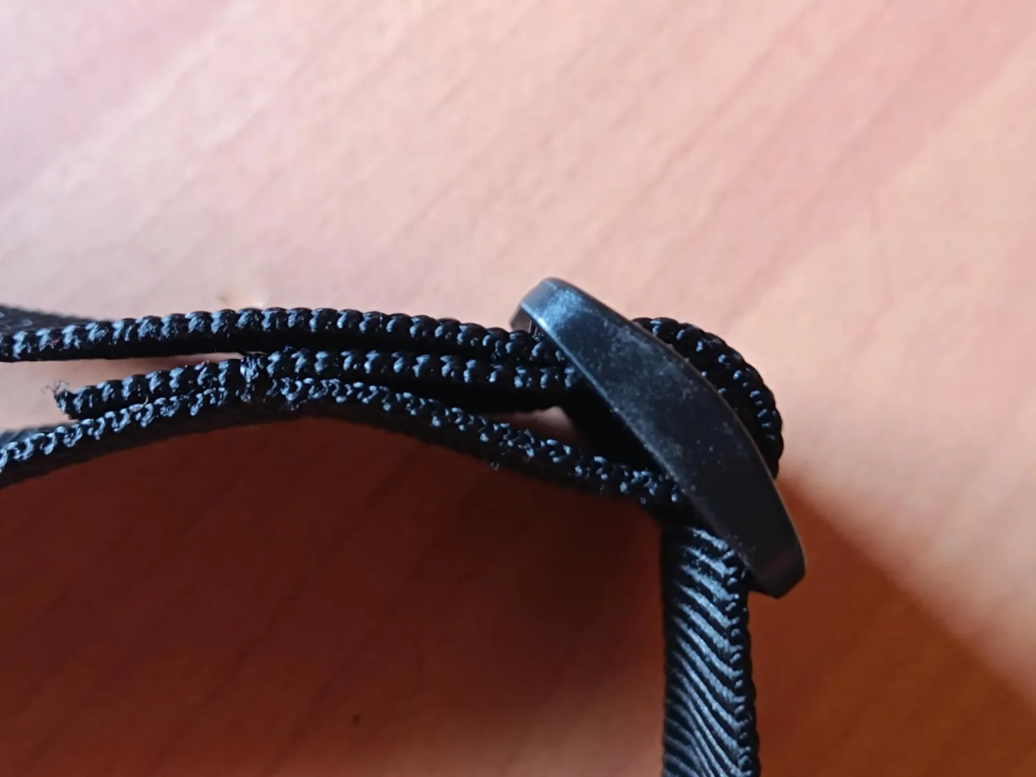Fender Logo tracolla chitarra 2" nera rossa portaplettri