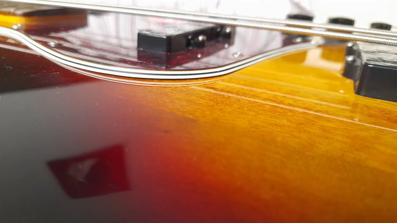 Squier Classic Vibe 60s basso Jazz 3-Color Sunburst