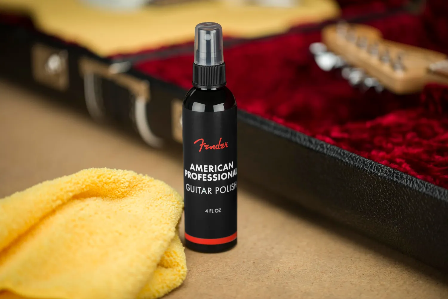 Fender Pro Guitar Polish Kit polish chitarra 118ml + panno