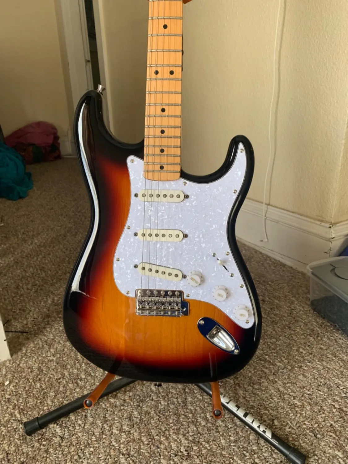 Fender Classic 60s Strat Corpo SSS Sunburst 3 Colori