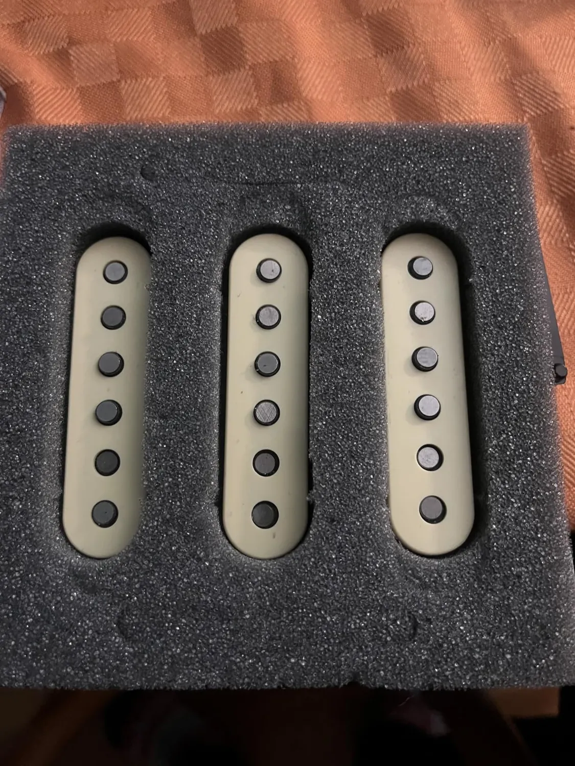 Fender Vintage Noiseless pickup Strat set 3 aged white