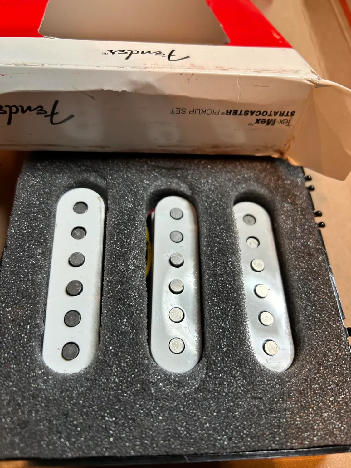 Fender Vintage Noiseless pickup Strat set 3 aged white