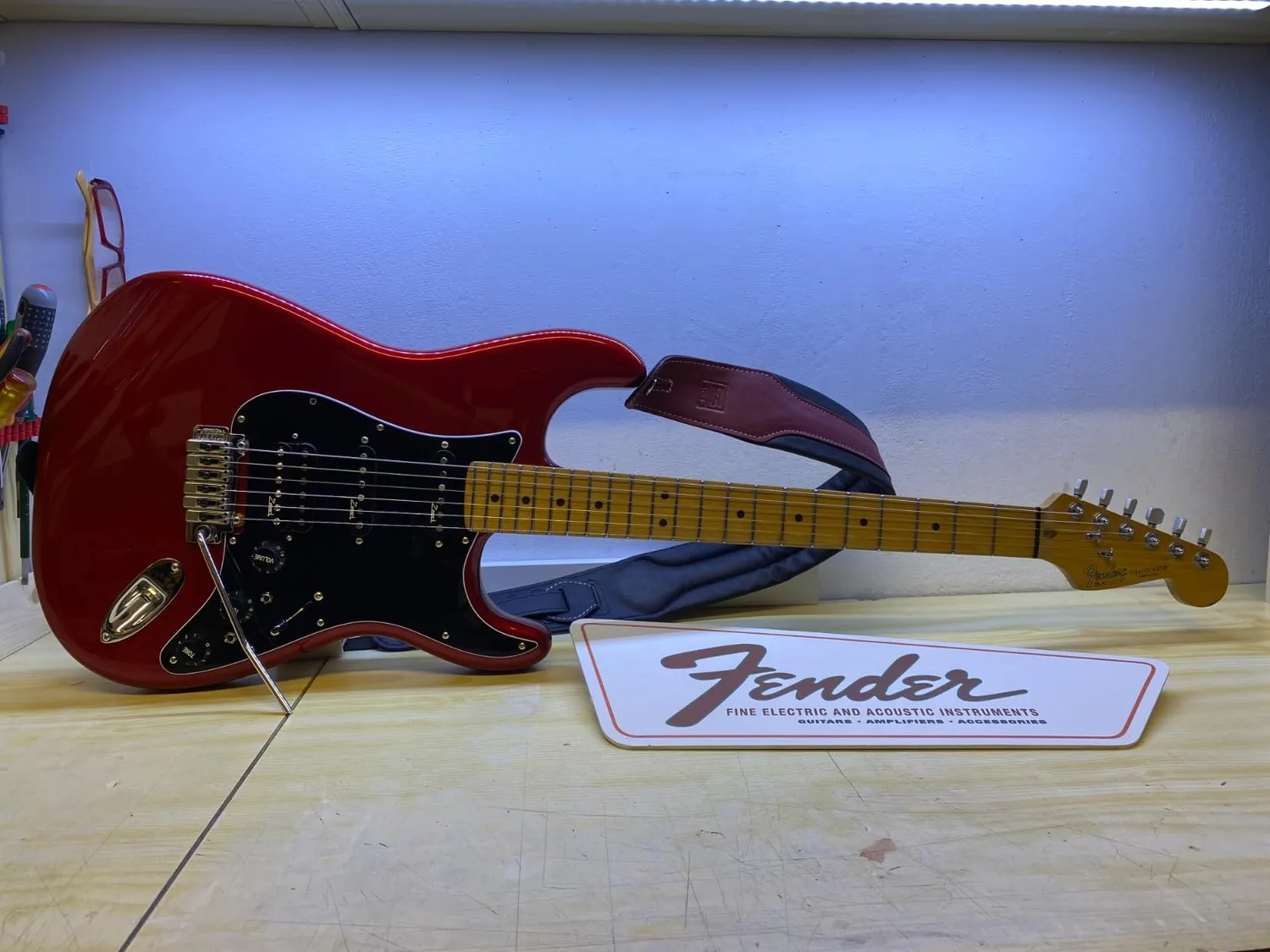 Fender Deluxe Stratocaster HSH corpo chitarra Candy Apple Red ontano