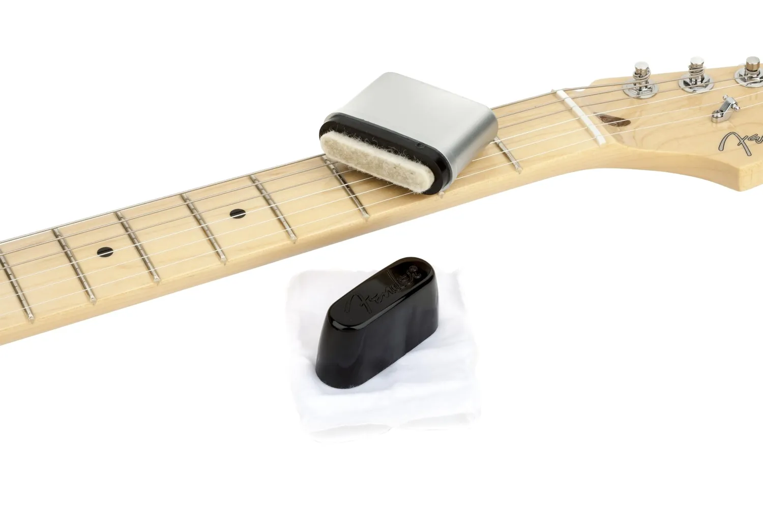 Fender Pro Guitar Polish Kit polish chitarra 118ml + panno