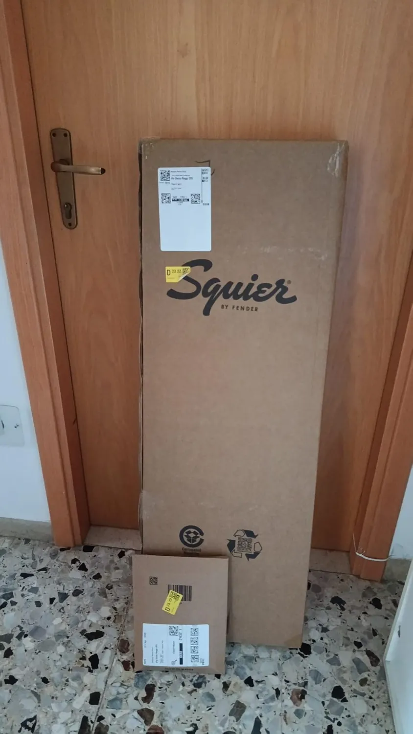 Squier Debut Stratocaster SSS Chitarra Sunburst